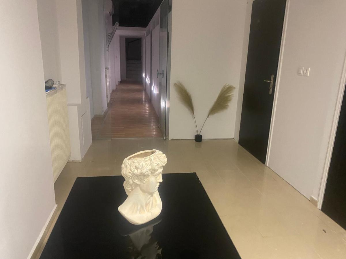 Le.Chris Central Dorms 호텔 레팀노 외부 사진