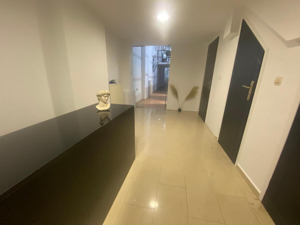Le.Chris Central Dorms 호텔 레팀노 외부 사진