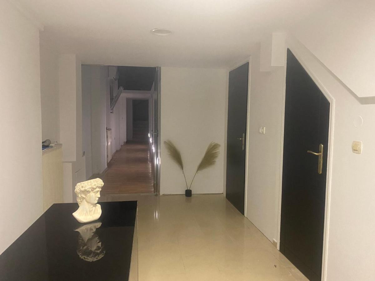 Le.Chris Central Dorms 호텔 레팀노 외부 사진